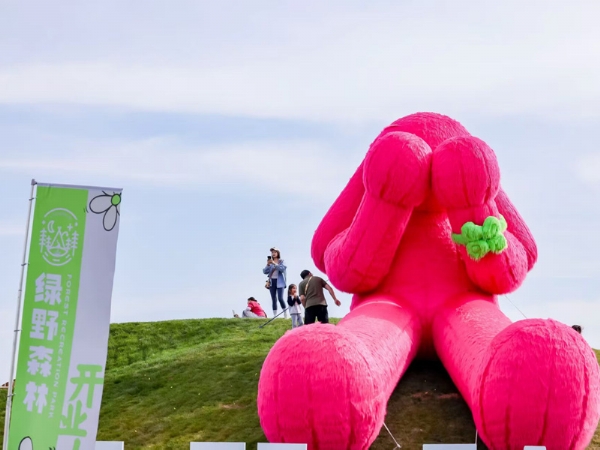 网红打卡 巨型芭比兔