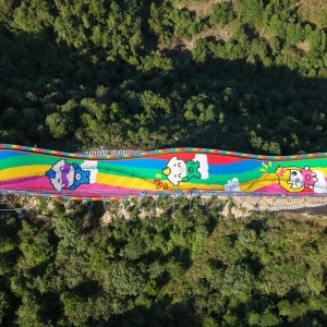 Extra-wide rainbow slide