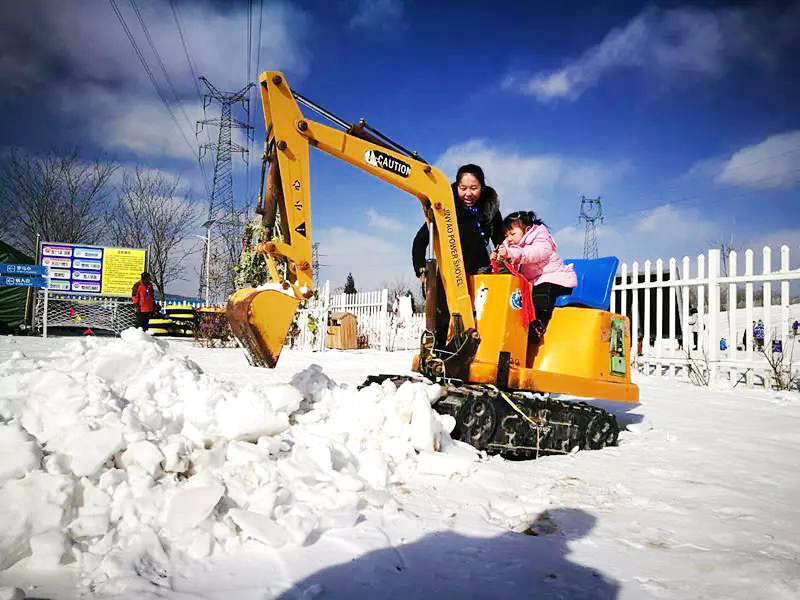 雪地挖掘机01