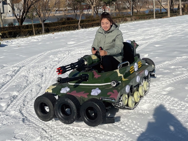 辽宁阜新市雪地坦克